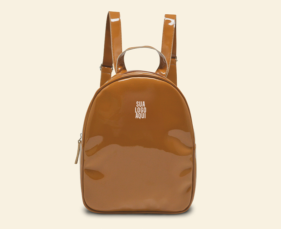 Mochila marrom com alças ajustáveis