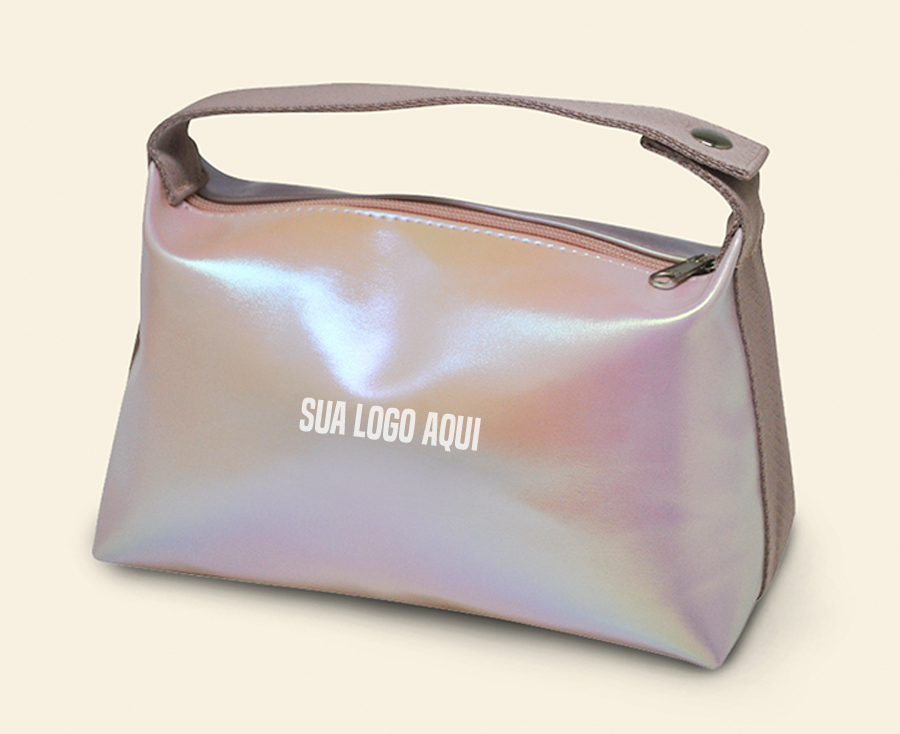 Necessaire rosé com efeito holográfico e alça