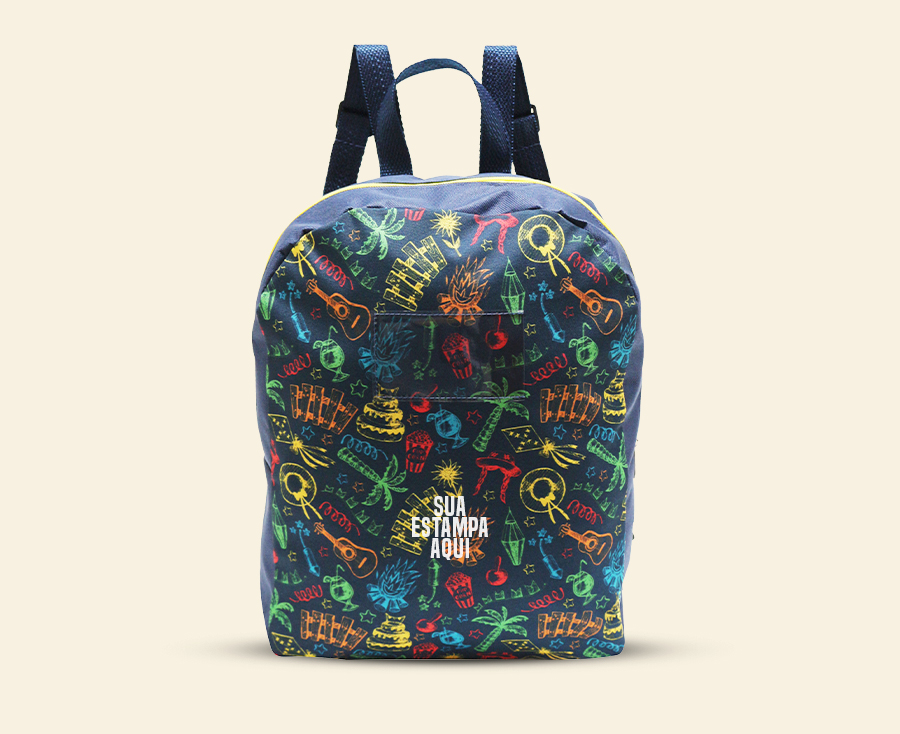 Mochila com estampa colorida