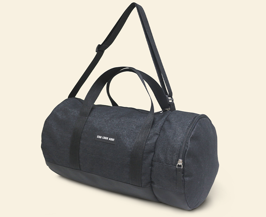 Bolsa esportiva preta personalizada com bolso lateral