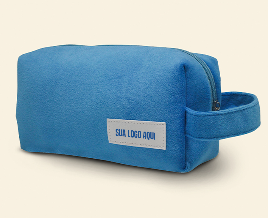 Necessaire azul com alça lateral e fechamento em zíper