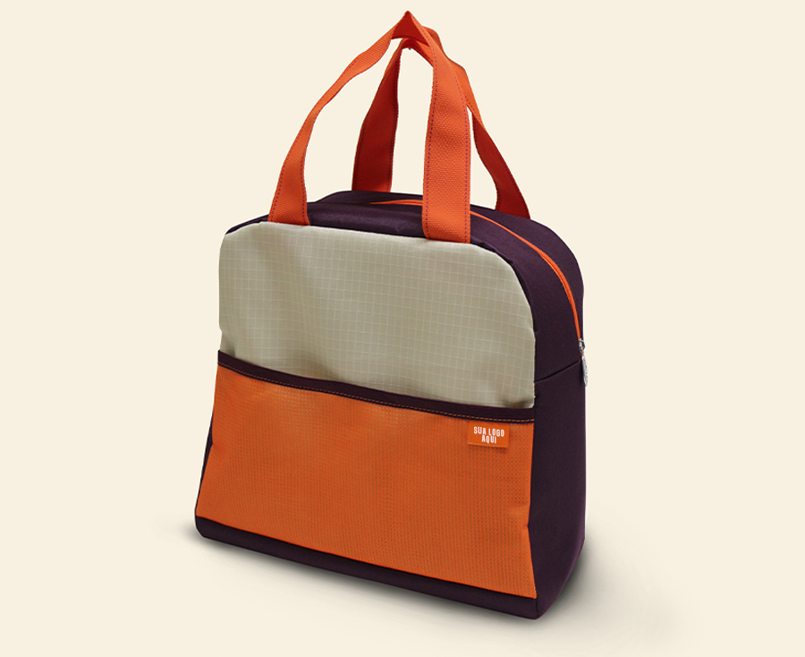 Bolsa térmica personalizada com bolso frontal e alça dupla