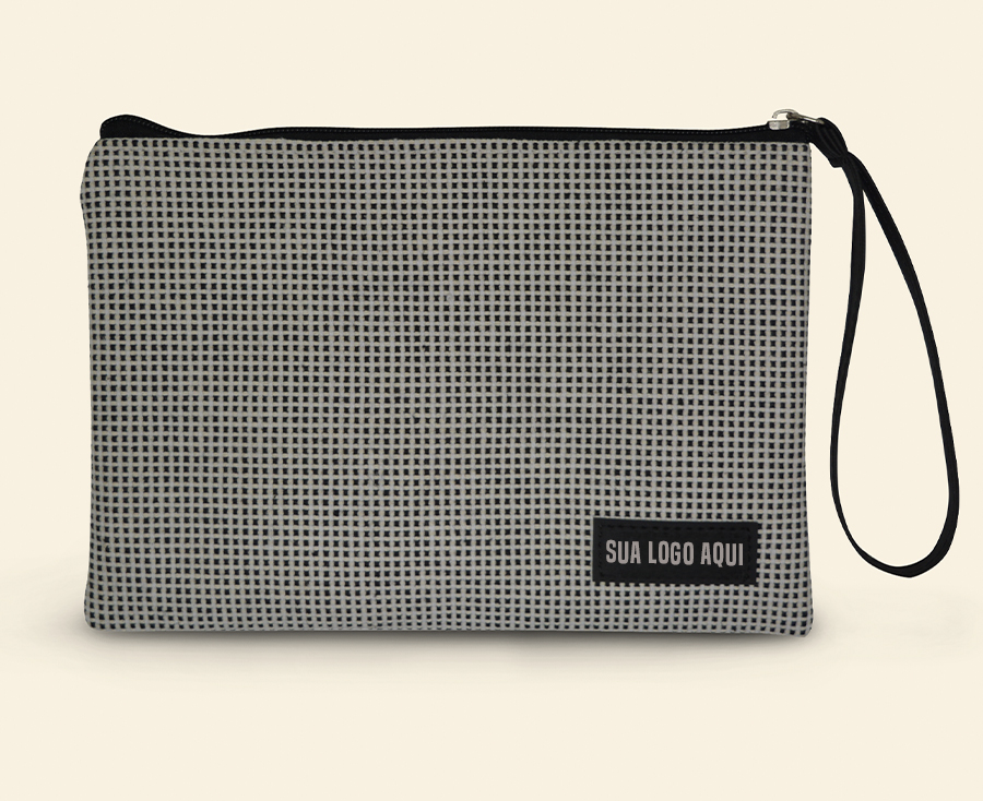 Necessaire envelope em tecido estampado com zíper e alça lateral