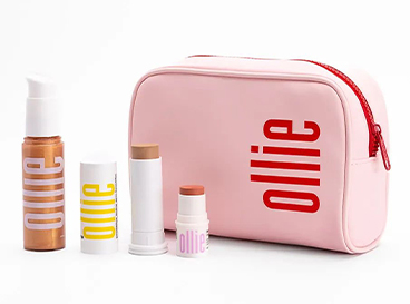 Conjunto de produtos de beleza Ollie com necessaire rosa e itens de skincare
