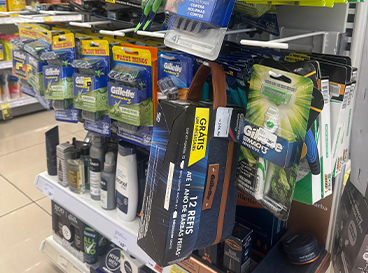 Kit promocional da Gillette exposto na prateleira