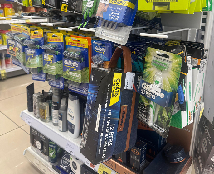 Kit promocional da Gillette exposto na prateleira