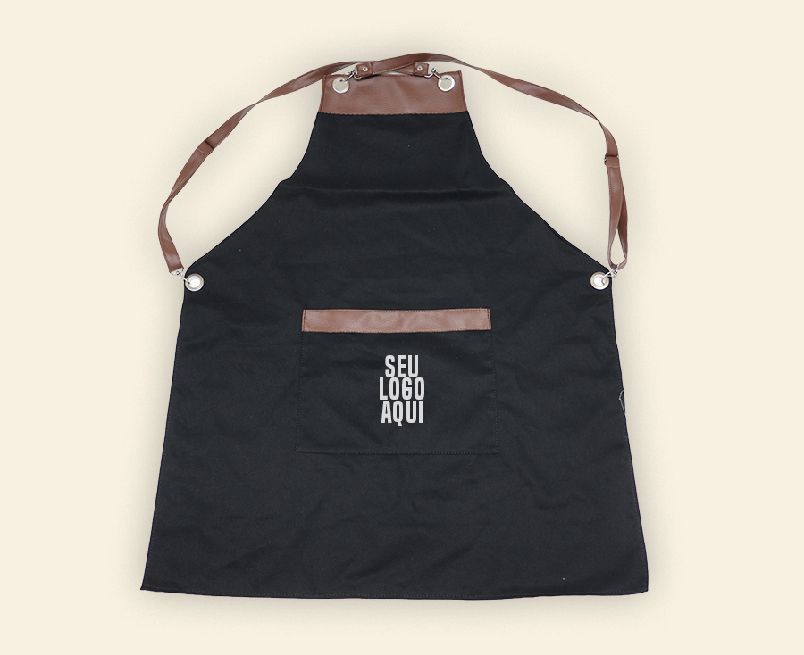 Avental personalizado preto com alça regulável e bolso frontal