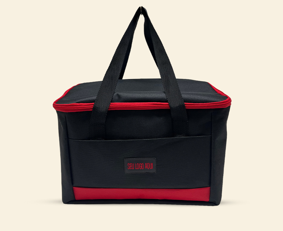 Bolsa térmica preta com detalhe vermelho e alças reforçadas