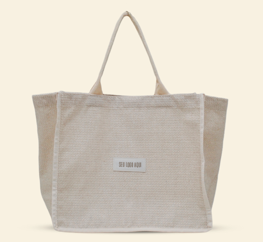 Sacola personalizada em algodão cru com alças longas reforçadas.