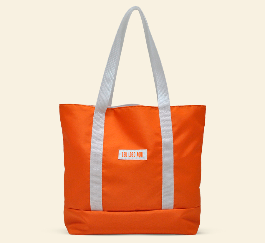 Sacola personalizada em nylon laranja com alças longas reforçadas.