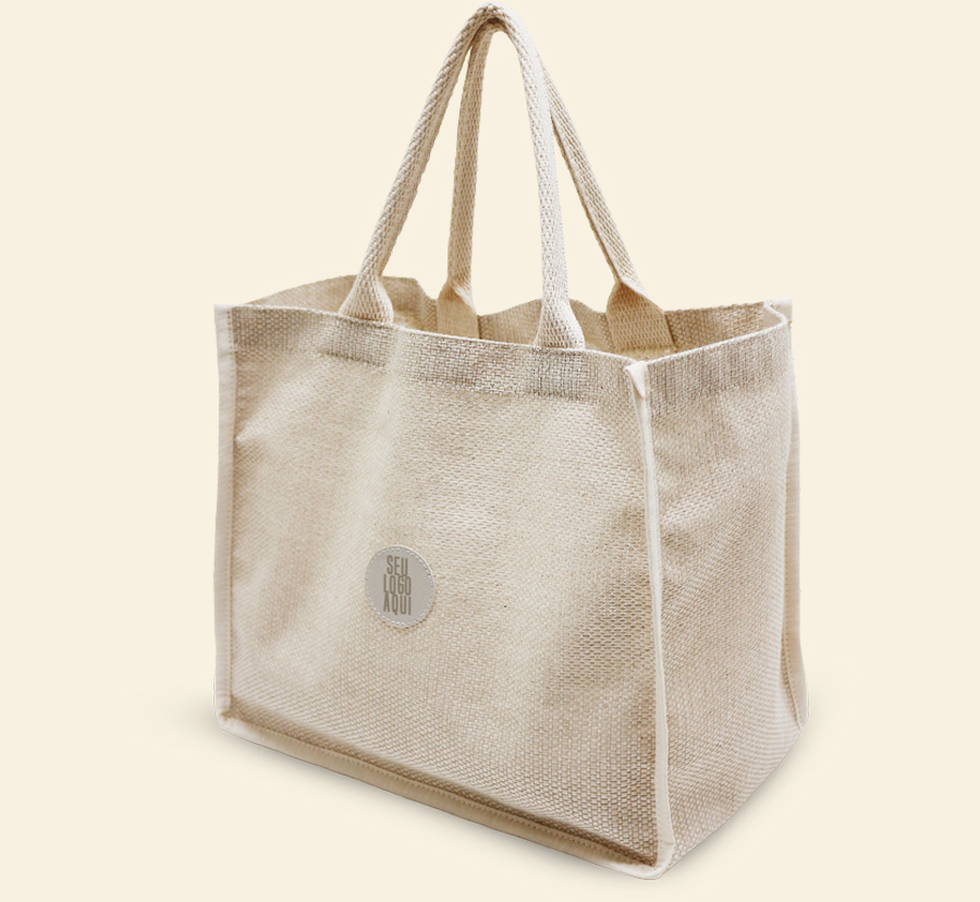 Sacola personalizada em juta natural com alças reforçadas.